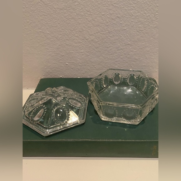 Vintage L.E. Smith Victorian Beaded Glass Hexagonal Trinket Box - Picture 4 of 8